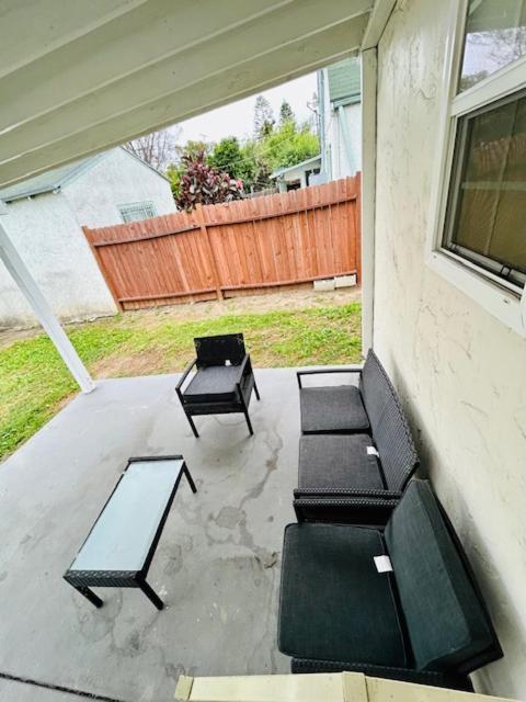 Gated Contemporary 3 Bedroom - 2 Bathroom Home In South La Plus Parking Los Ángeles Exterior foto